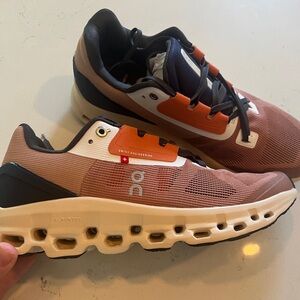 On Cloudstratus Sneaker *brand new*
